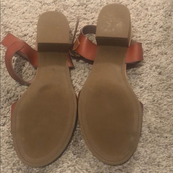 Open toe sandal with 1.5inch heel - Picture 2 of 3